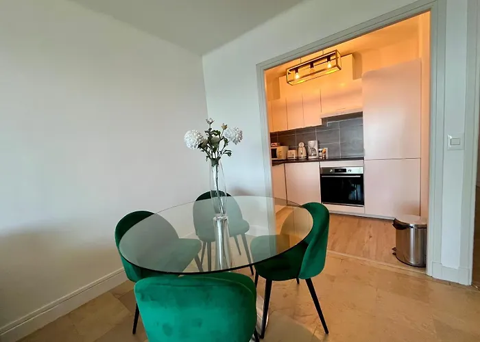 T2 Le Colombier Апартаменти Антіб